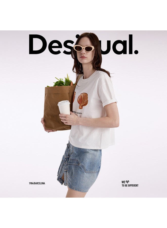 DESIGUAL تي شيرت نسائي بياقة دائرية مع تطريز قواقع بحري مرحة وتطبيقات لفصل الربيع/الصيف 2025 - Image 2