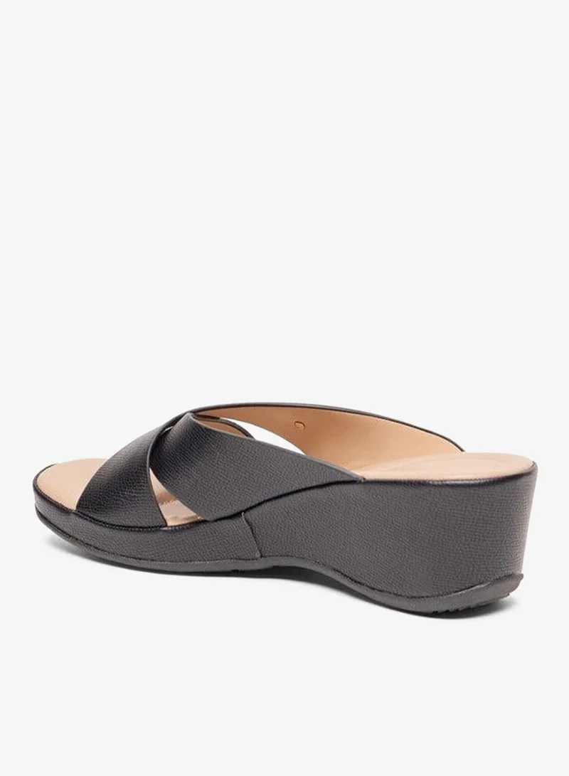 لو كونفورت صنادل نسائية بنعل ويدج بحزام متقاطع بنقوش