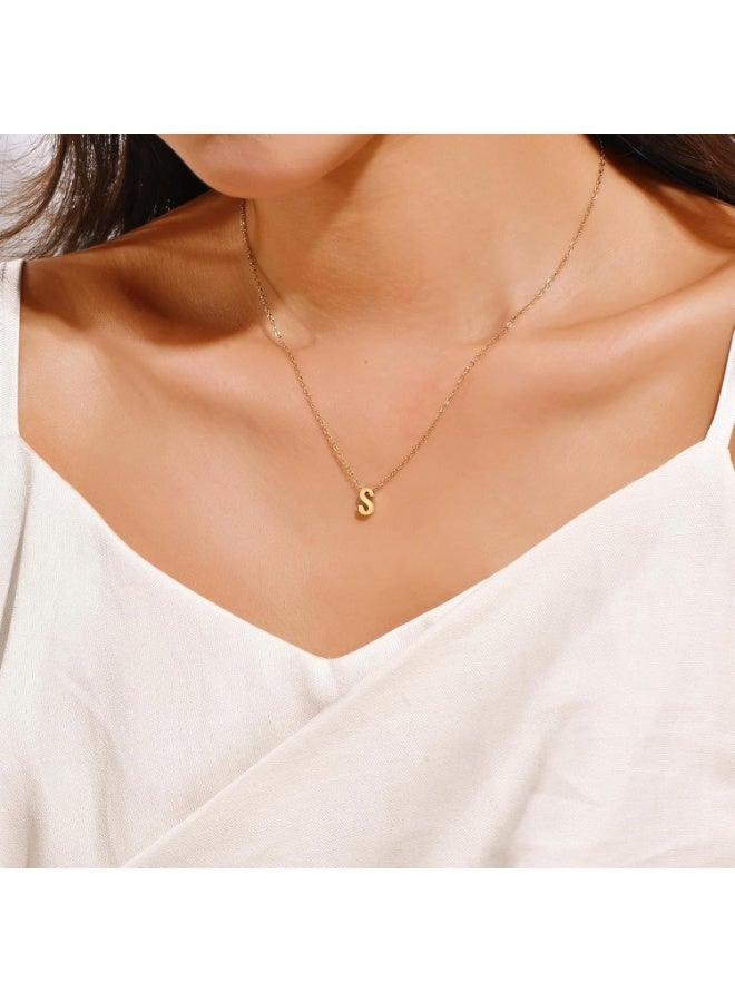 جوليا ستور قلادات أنيقة للنساء مصنوعة من الفولاذ المقاوم للصدأ مطلية بالذهب عيار 18 قيراطًا، قلادة عصرية بحروف حب شخصية، قلادات صغيرة تحمل اسمًا، هدية للفتيات المراهقات - حرف (S) - Image 3