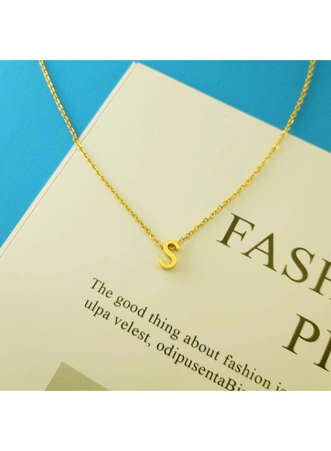 جوليا ستور قلادات أنيقة للنساء مصنوعة من الفولاذ المقاوم للصدأ مطلية بالذهب عيار 18 قيراطًا، قلادة عصرية بحروف حب شخصية، قلادات صغيرة تحمل اسمًا، هدية للفتيات المراهقات - حرف (S) - Image 1