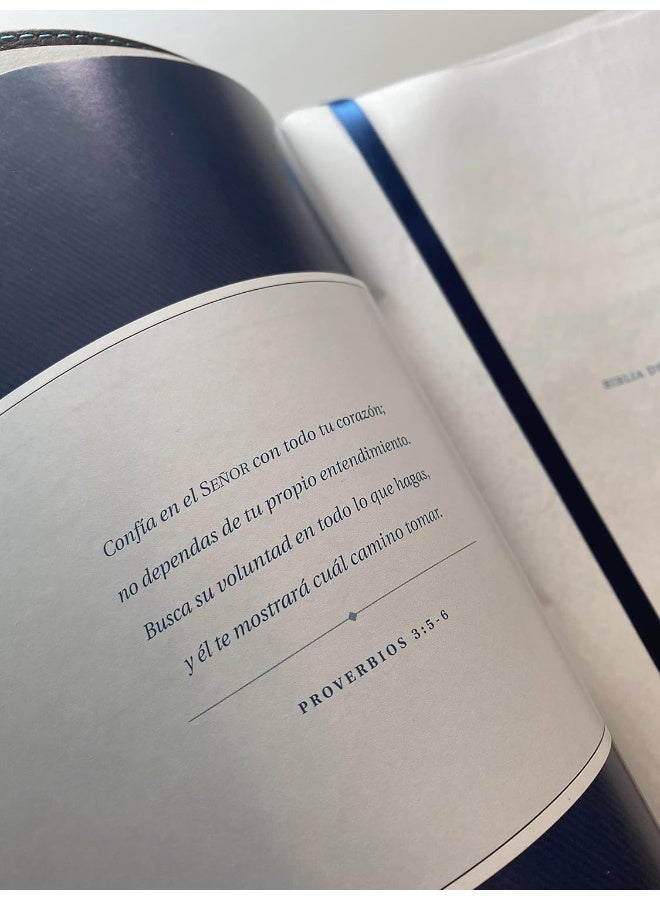 Biblia de estudio Swindoll NTV, SentiPiel, Café/Azul/Turques  - Image 5