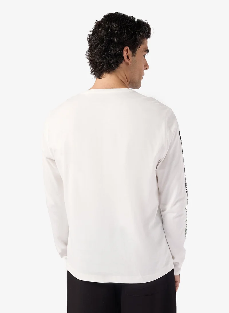 جس تيشيرت بأكمام طويلة مناسب