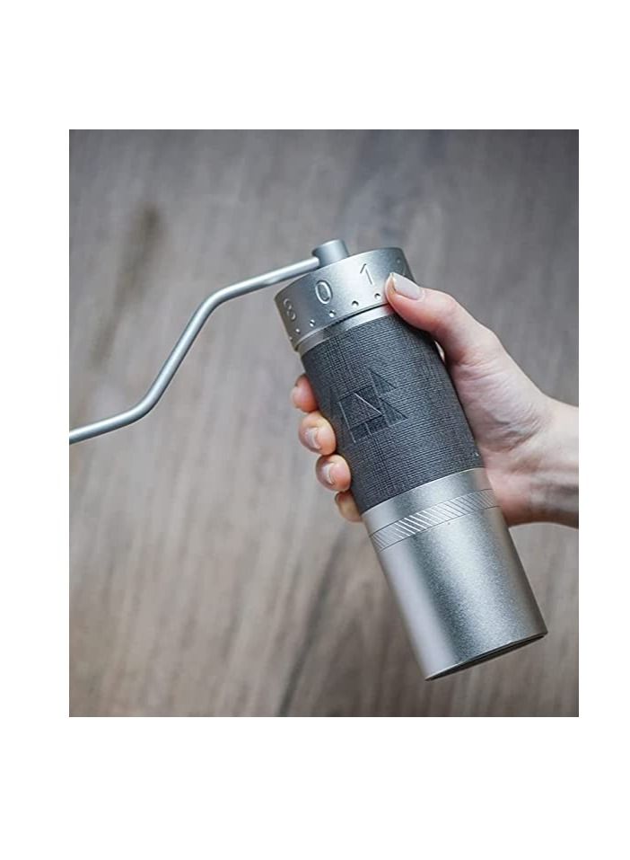 1ZPRESSO مطحنة حبوب القهوة اليدوية 1Zpresso J MAX باللون الفضي  - Image 2