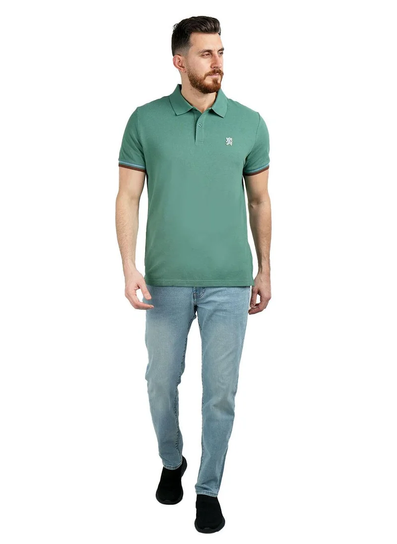 جيوردانو قميص بولو رجالي عالي الأداء بقصّة Slim Fit مطرز بنقشة أسد