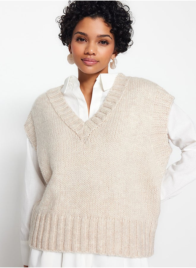 Beige Crop Soft Textured Color Block Knitwear Sweater TWOAW23SV00149
