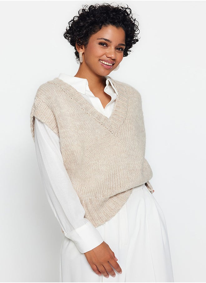Beige Crop Soft Textured Color Block Knitwear Sweater TWOAW23SV00149