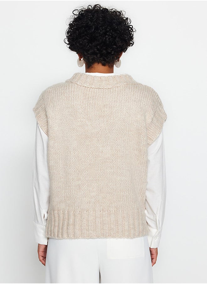 Beige Crop Soft Textured Color Block Knitwear Sweater TWOAW23SV00149