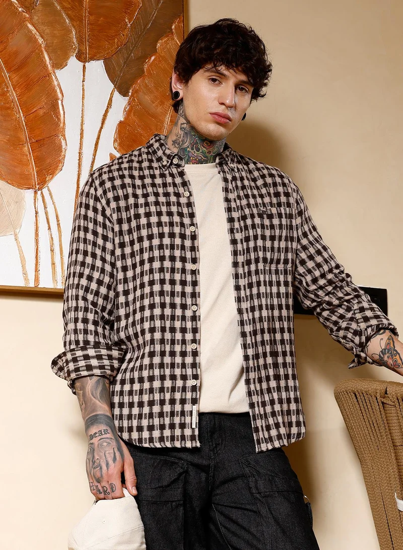 كامبوس سوترا Campus Sutra Men Hazy-Geometric Jacquard Shirt | Button-Down Collar Long Cuffed Sleeves | Button Closure Curved Hem | Geometric Plain | Woven Fabric For Casual & Daily Wear | White & Black