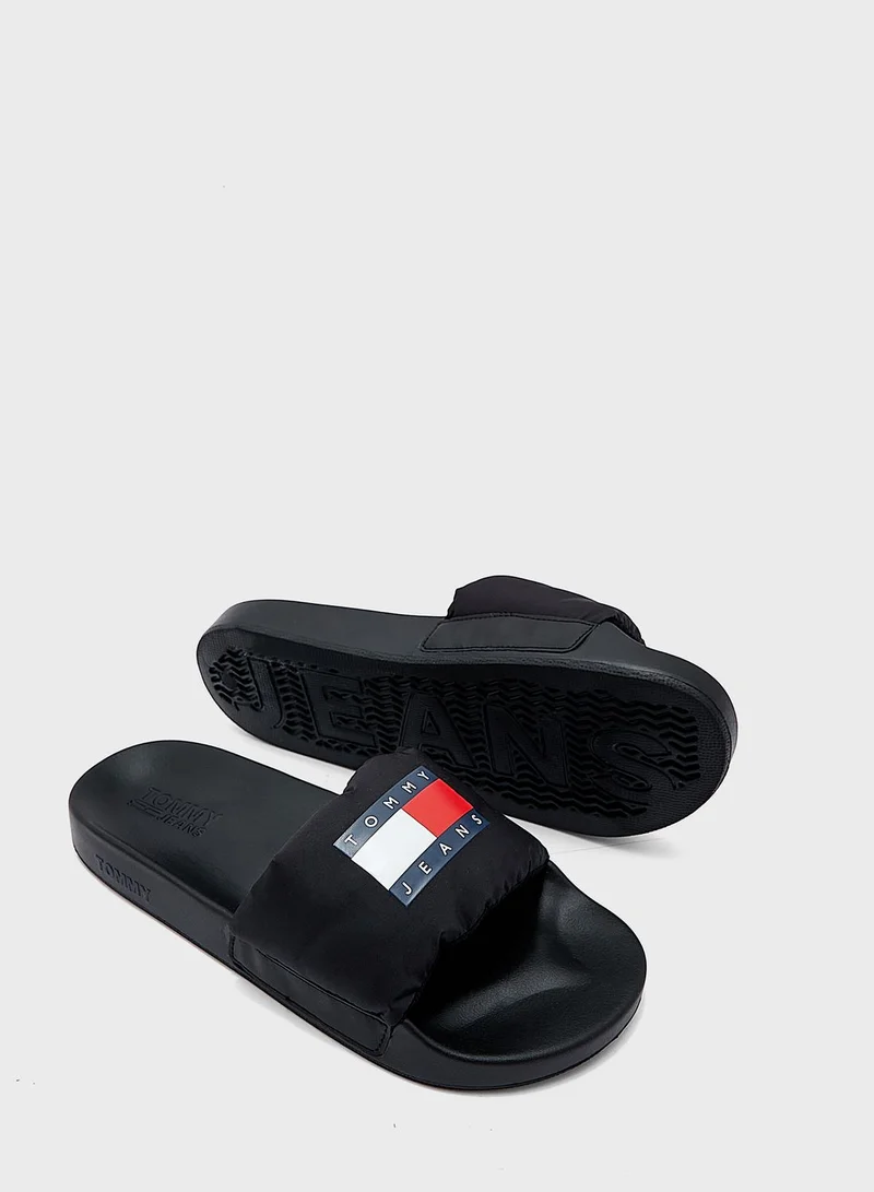 TOMMY JEANS Logo Slides