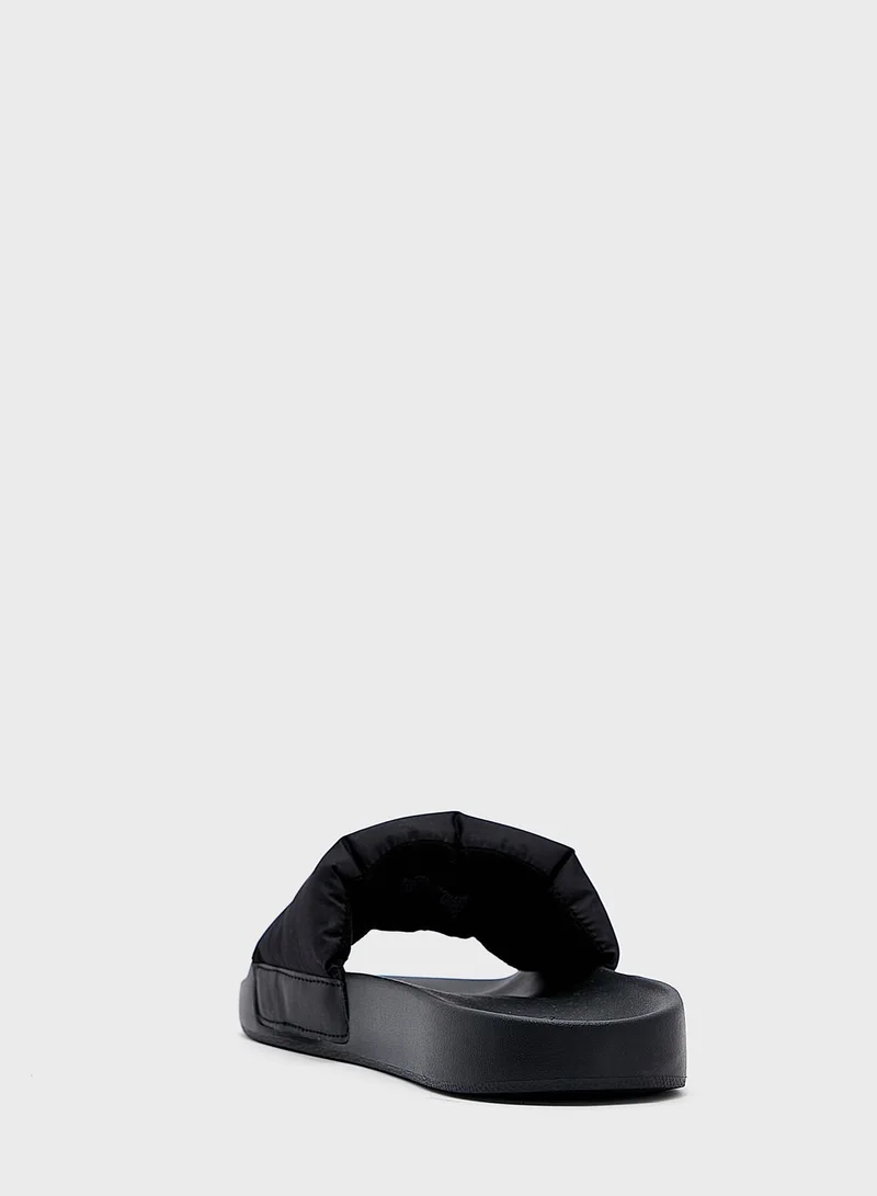 TOMMY JEANS Logo Slides