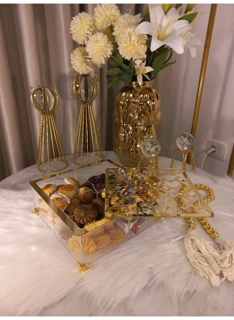 A cake box designed with 4 compartments, equipped with 4 small legs that give it stability on any surface, making it practical to use, whether for serving or storing. Equipped with a gripping ribbon at the ends, suitable for serving on occasions or for daily use. Its shape is elegant and easy to carry and transport. Size: 25*25cm, depth: 8cm. - Image 4