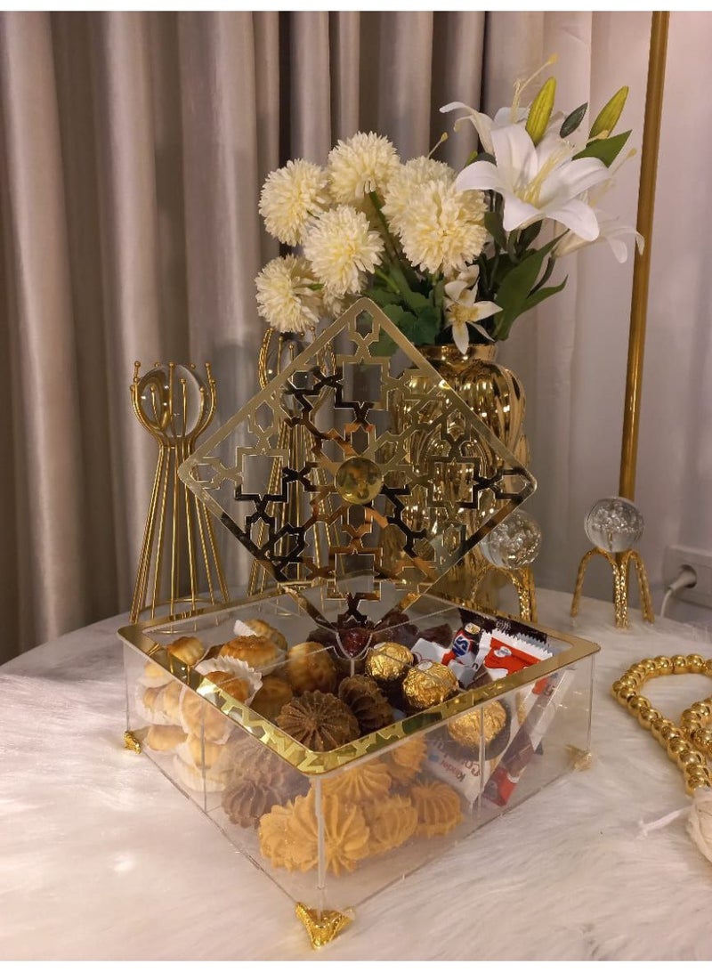 A cake box designed with 4 compartments, equipped with 4 small legs that give it stability on any surface, making it practical to use, whether for serving or storing. Equipped with a gripping ribbon at the ends, suitable for serving on occasions or for daily use. Its shape is elegant and easy to carry and transport. Size: 25*25cm, depth: 8cm. - Image 2