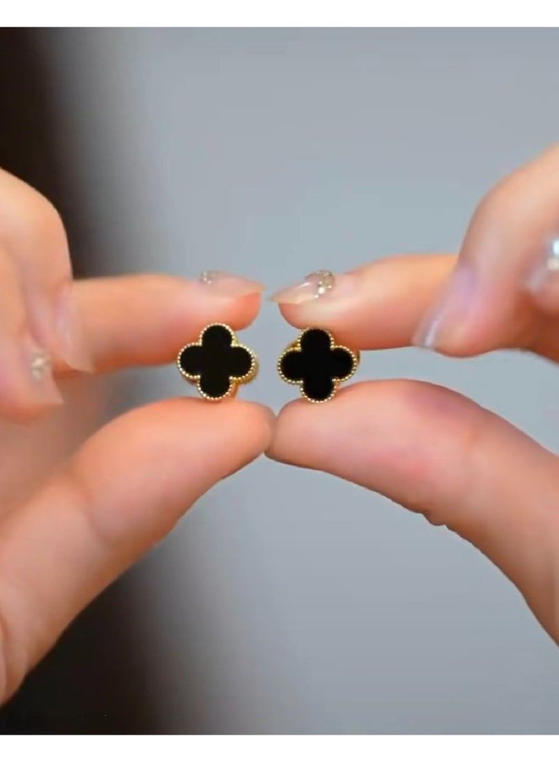 أقراط الحمراء السوداء - أقراط فاخرة على شكل زهرة البرسيم ذات الأربع أوراق للنساء - مطلية بالذهب على طراز الحمراء مع تطعيم من العقيق الأسود - مجوهرات كلاسيكية أنيقة - Image 4