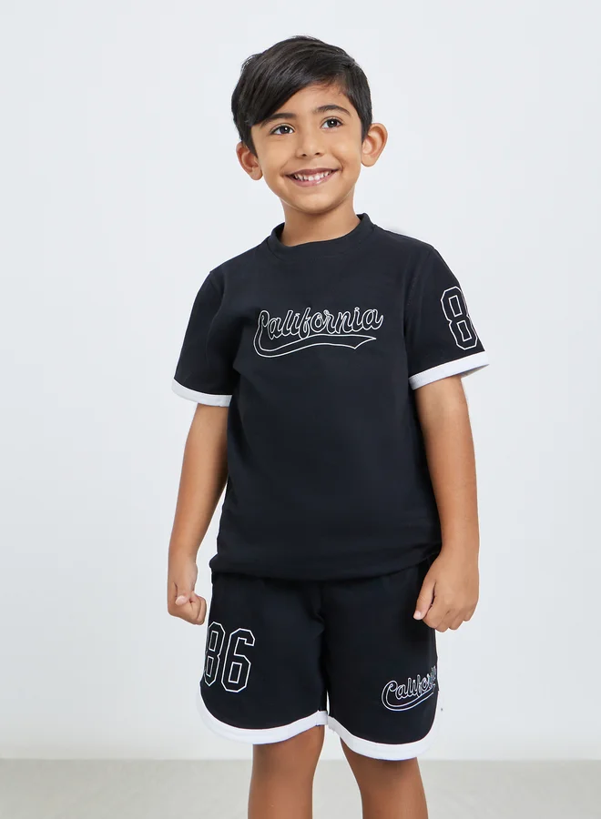 ستايلي طقم منسق من شورت وتيشيرت بطبعة جرافيك