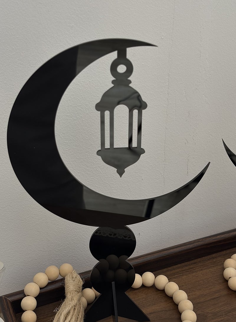 لوحة مجموعة من قطعتين ستاند ديكور من الأكريليك على شكل هلال يحمل فانوس رمضان - Image 2