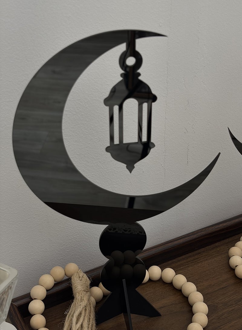 لوحة مجموعة من قطعتين ستاند ديكور من الأكريليك على شكل هلال يحمل فانوس رمضان - Image 4