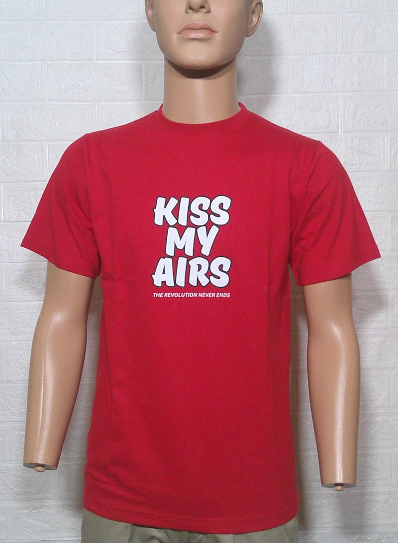 تي شيرت مطبوع عليه KISS MY AIRS 04 برقبة على شكل حرف R للجنسين  - Image 1
