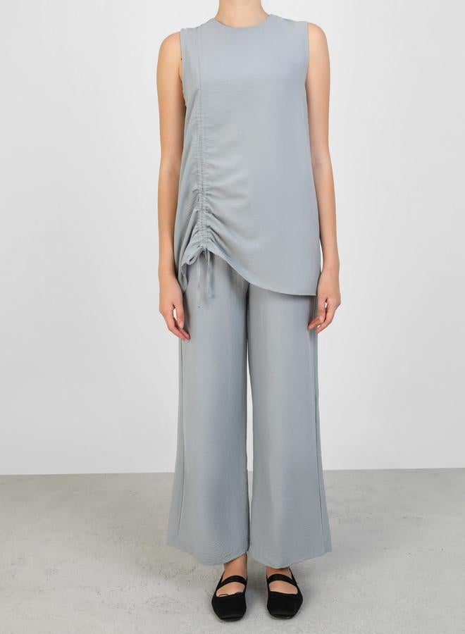 رفقة من مودانيسا طقم رفقة من مودانيسا بلون رمادي، بلوزة بدون أكمام مكشكشة مع كيمونو وبنطلون - Image 3