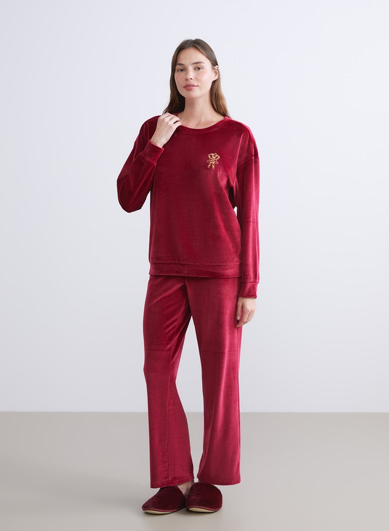 LC WAIKIKI Crew Neck Embroidered Women's Velvet Pyjama Set - Image 1