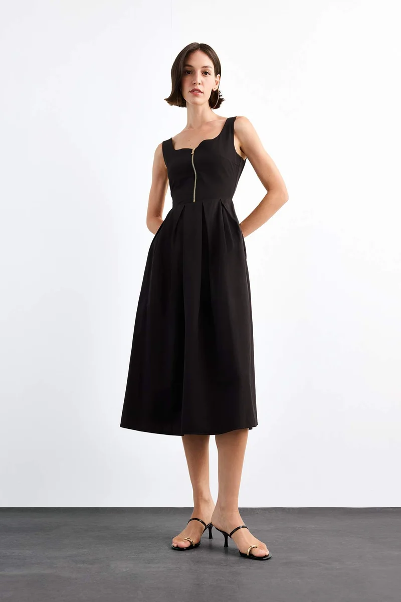 ديفاكتو Sleeveless Long Dress
