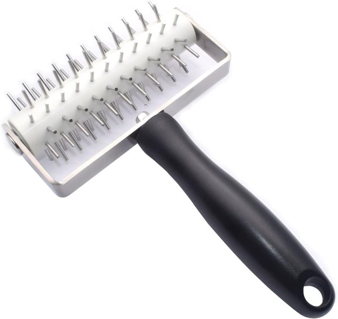 AMPSEVEN PIZZA DOUGH DOCKER ROLLER PROFESSIONAL STAINLESS STEEL PASTRY DOCKER ROLLER WITH SPIKE FOR HOMEMADE BAKING CAKE CRACKERS PIE HOLE MAKERPREVENT DOUGH FROM BLISTERING