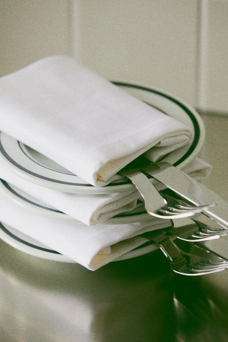 H&M 4-pack linen-blend napkins