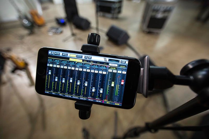 Soundcraft 5056217 Ui12 Digital DJ Mixer, WiFi Connection, with Wi-Fi Router, Black - Image 2