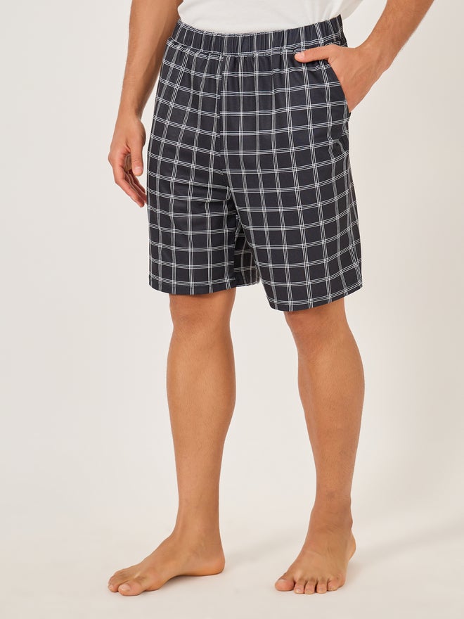 Styli Styli Unwind Solid Contrast Pocket Detail T-Shirt and Checked Shorts Set  - Image 4