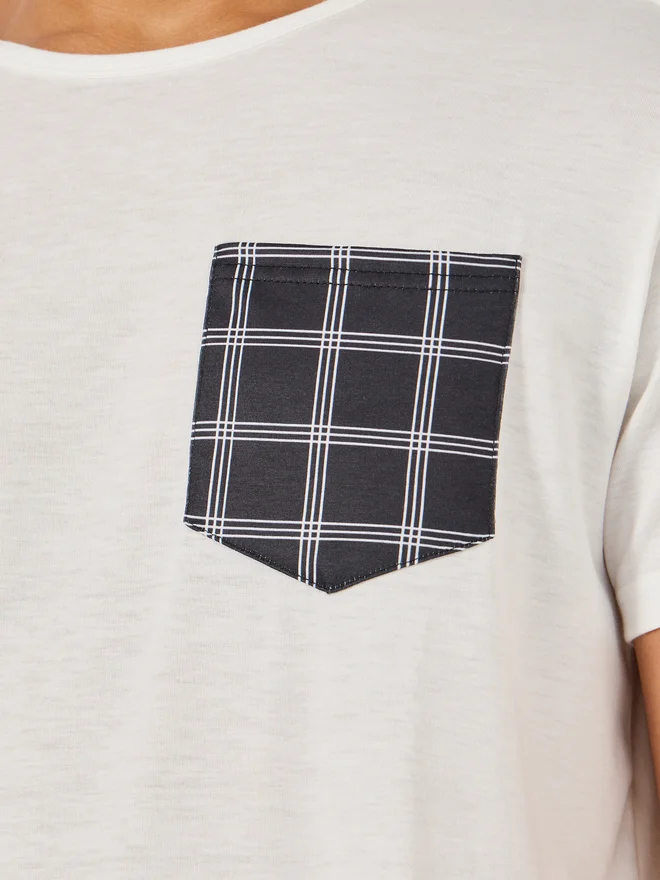 Styli Styli Unwind Solid Contrast Pocket Detail T-Shirt and Checked Shorts Set