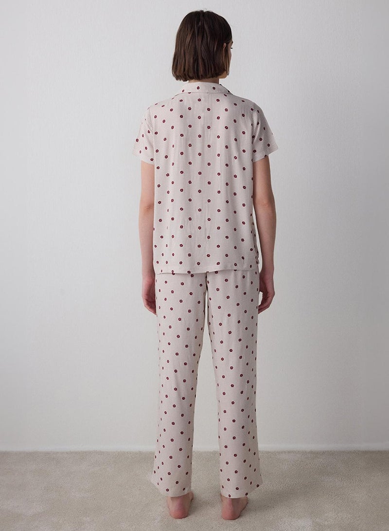 بنتي طقم بيجاما قصير بأكمام قصيرة وياقة قميص بنقشة زهور فريا بيج - Image 3