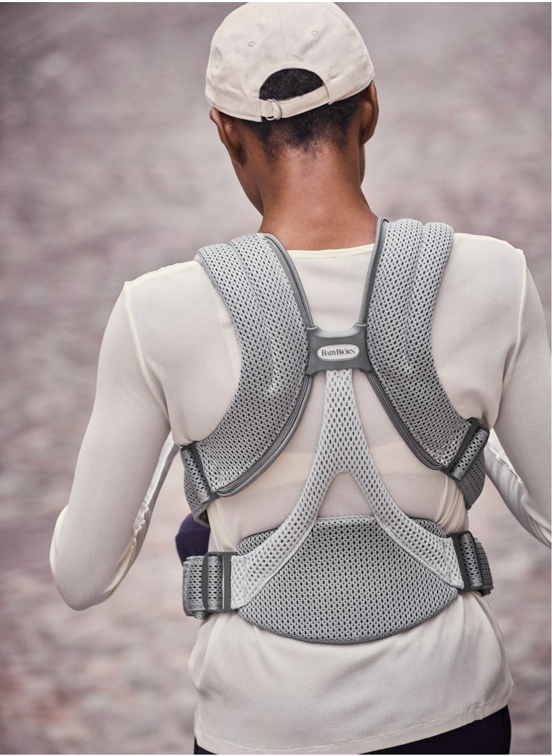 BABYBJORN - حاملة الأطفال تتحرك باللون الرمادي - Image 1