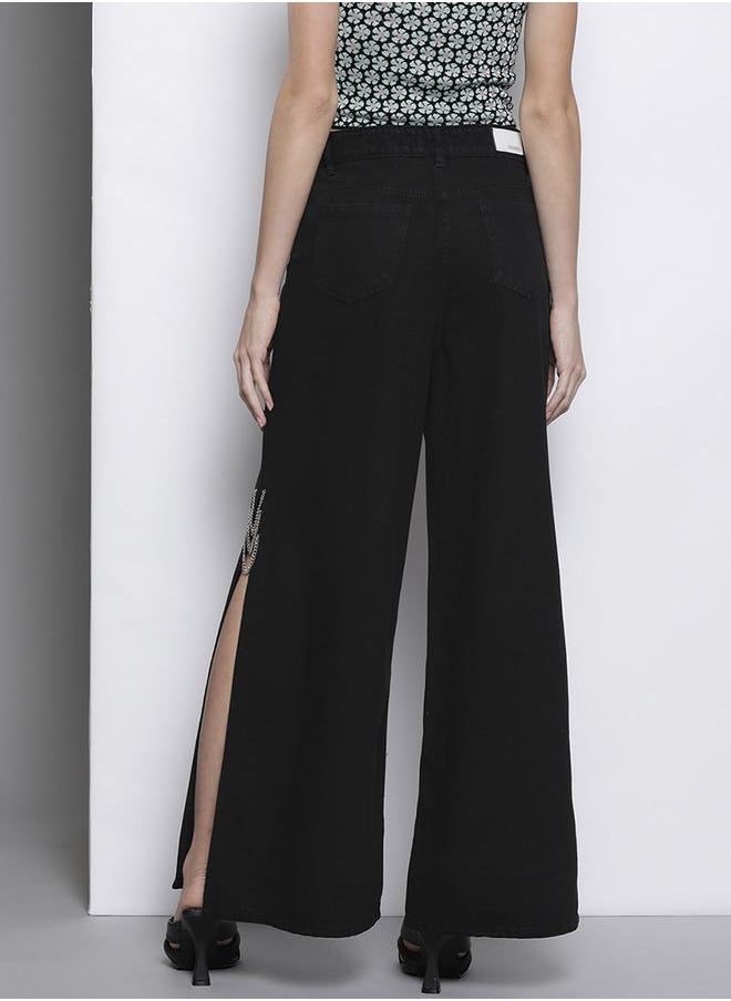 SASSAFRAS - Solid Chain Detail Side Slit Jeans by Styli - Image 1