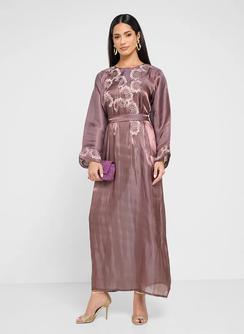 hayas closet Straight Sleeve Crew Neck Embroidered Abaya