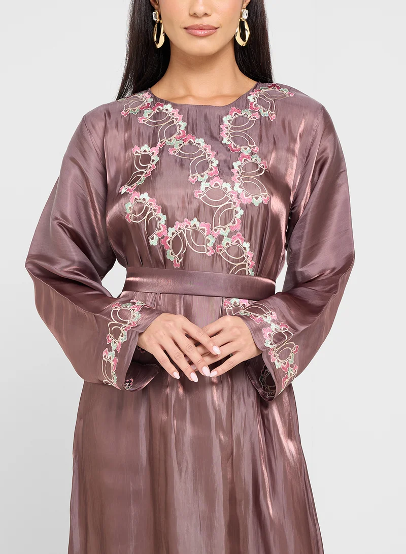 hayas closet Straight Sleeve Crew Neck Embroidered Abaya