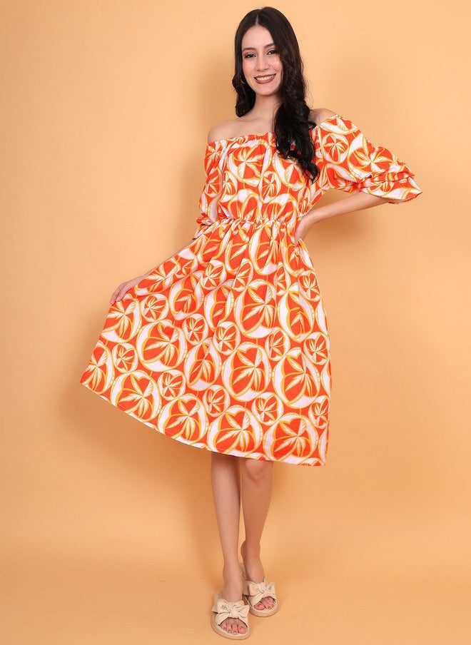 FIMS فستان بطول الركبة بتصميم هندسي مطبوع باللون البرتقالي مع أكتاف مكشوفة على شكل حرف A - Image 2