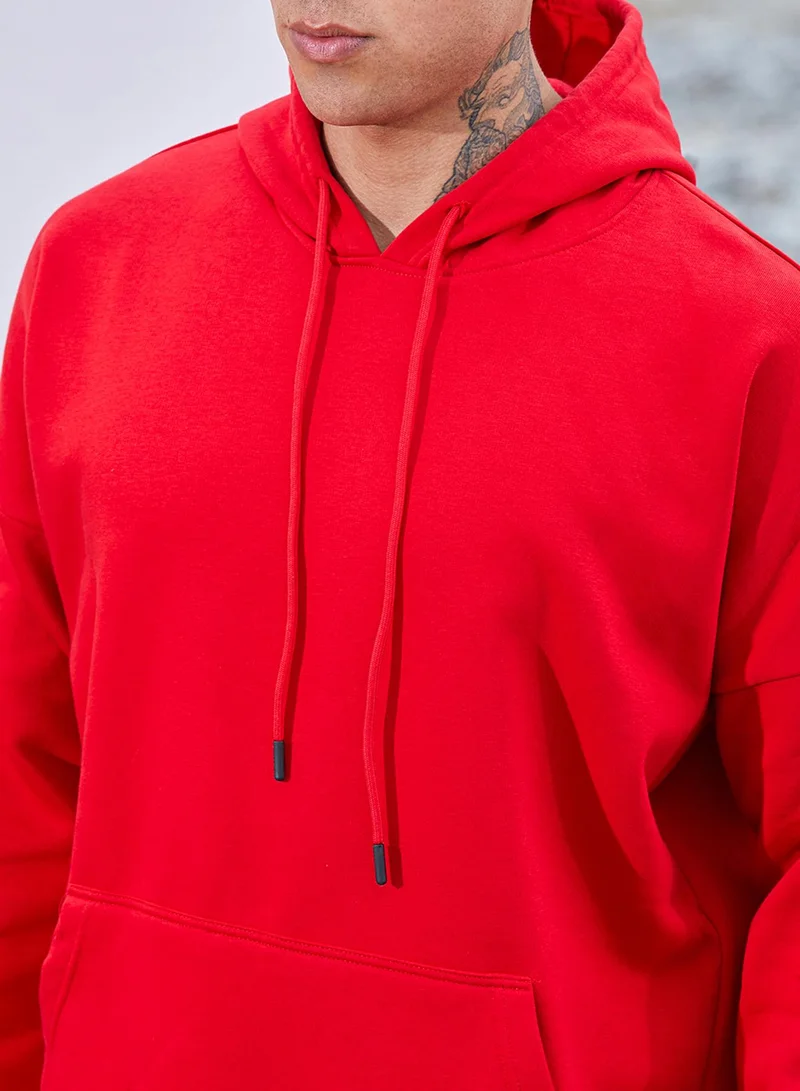 Campus Sutra Men's Crimson Red Oversized Basic Hoodie With Kangaroo Pocket