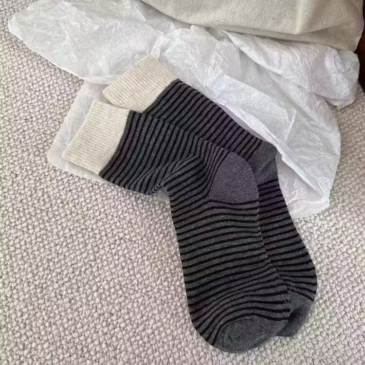 Retro Casual Striped Cotton Crew Socks for Women Light gray - Image 5