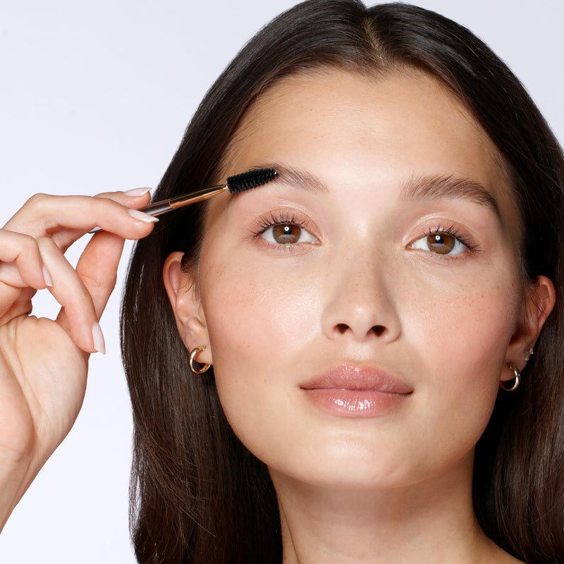 Tweezerman مقص تشكيل الحواجب من تويزرمان وفرشاة - مقص حواجب من الفولاذ المقاوم للصدأ للنساء والرجال - Image 2