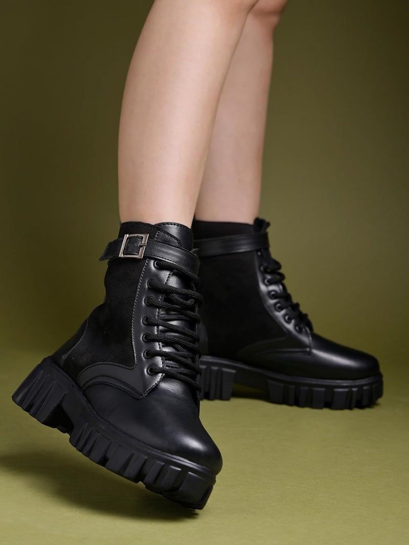Shoetopia بوتات قتالية نسائية سوداء من شوتوبيا – بوتات كاحل برباط ومنصة سميكة مع حزام مشبك، جلد صناعي ومخمل – طراز غوتيك بانك - Image 3