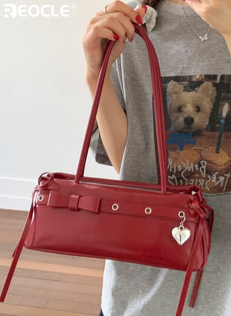 ريوكل حقيبة كتف نسائية بتصميم كلاسيكي مصنوعة من الجلد المصقول مع تفاصيل أنيقة من الأقواس وقلادات القلب مستوحاة من الطراز العتيق لتكون الإضافة المثالية للإطلالات اليومية والعادية - Image 3