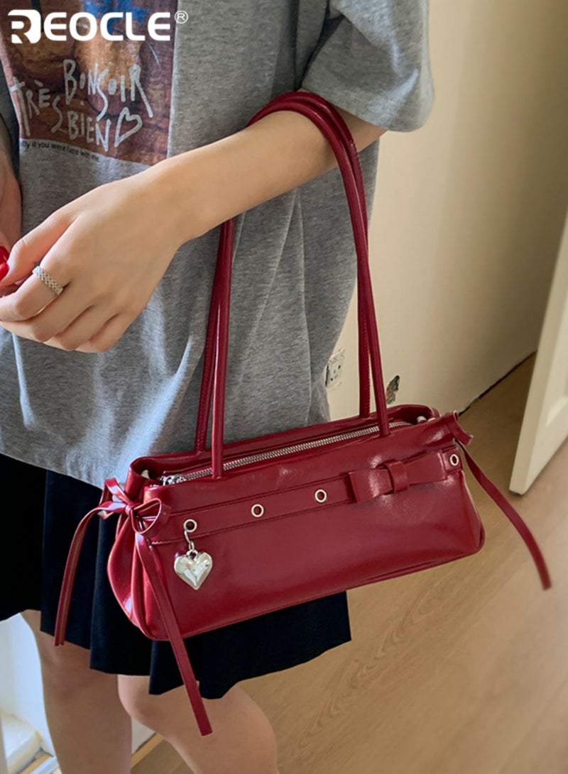 ريوكل حقيبة كتف نسائية بتصميم كلاسيكي مصنوعة من الجلد المصقول مع تفاصيل أنيقة من الأقواس وقلادات القلب مستوحاة من الطراز العتيق لتكون الإضافة المثالية للإطلالات اليومية والعادية - Image 5