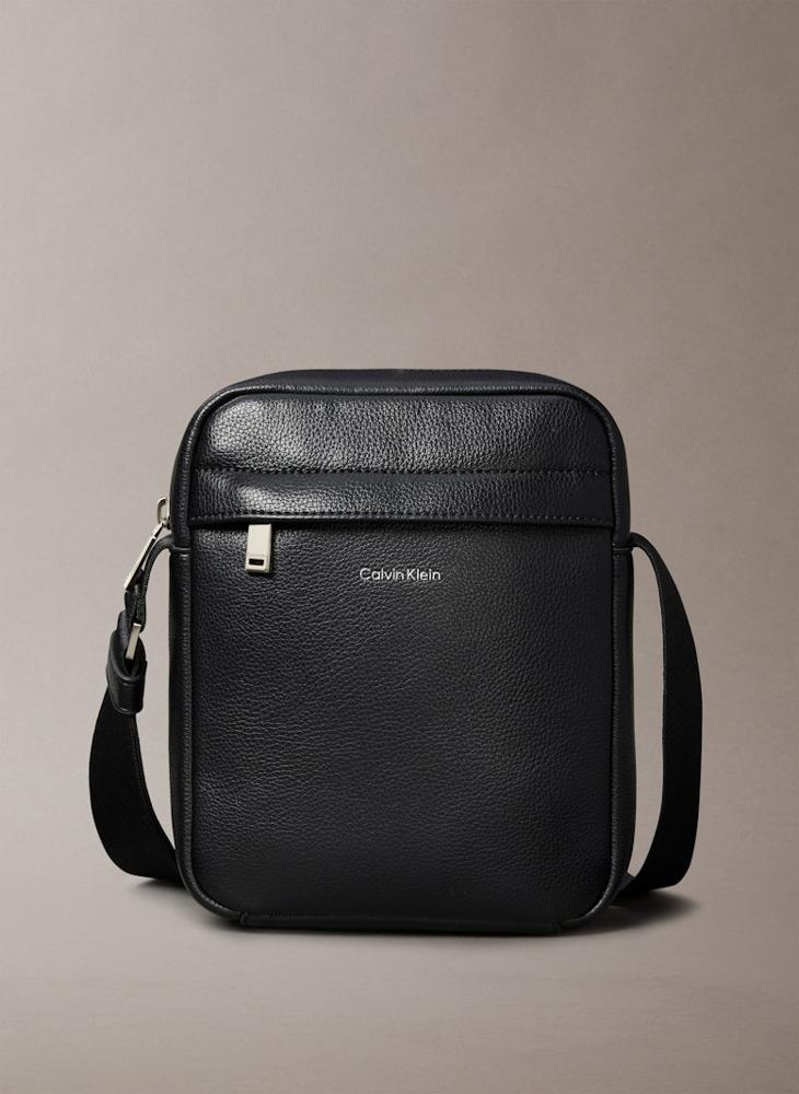 كالفن كلاين حقيبة كروس ريزد ريبورتر - Image 1