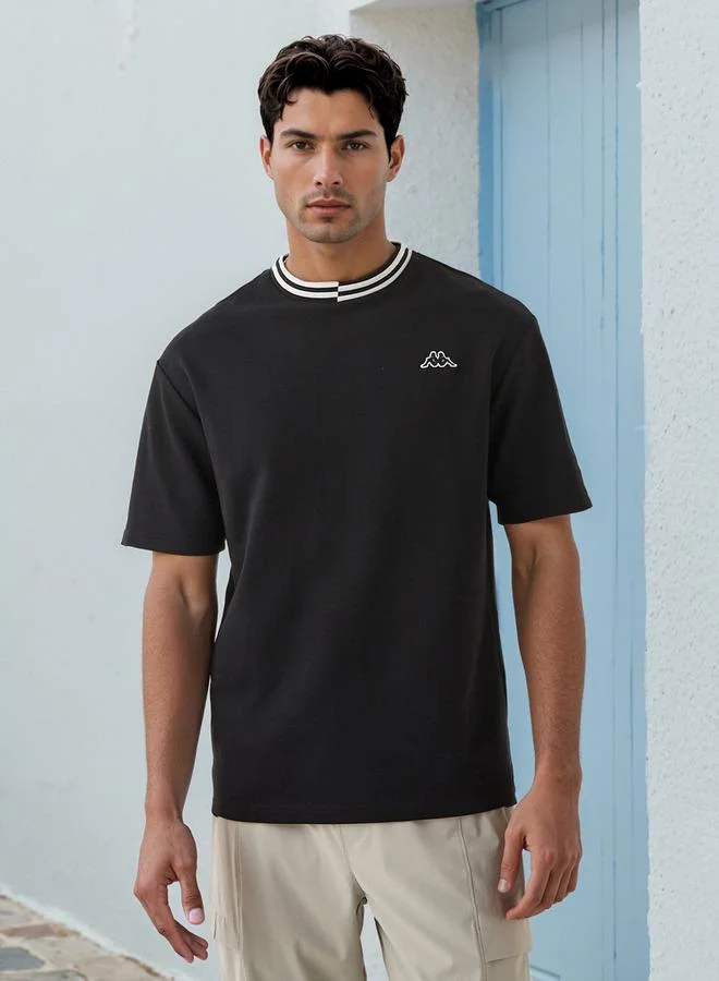 كابا تيشيرت بطبعة شعار كابا بحواف متباينة