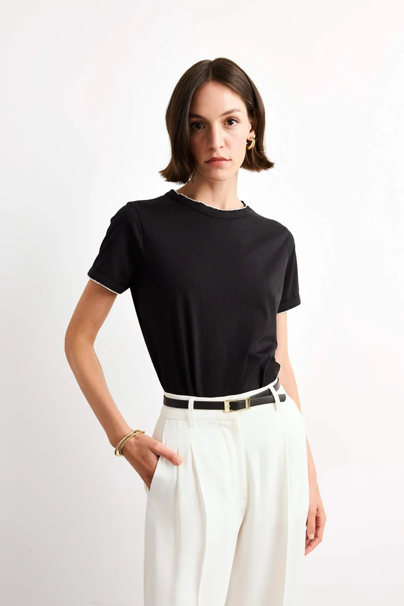 ديفاكتو Crew Neck Short Sleeve T-Shirt