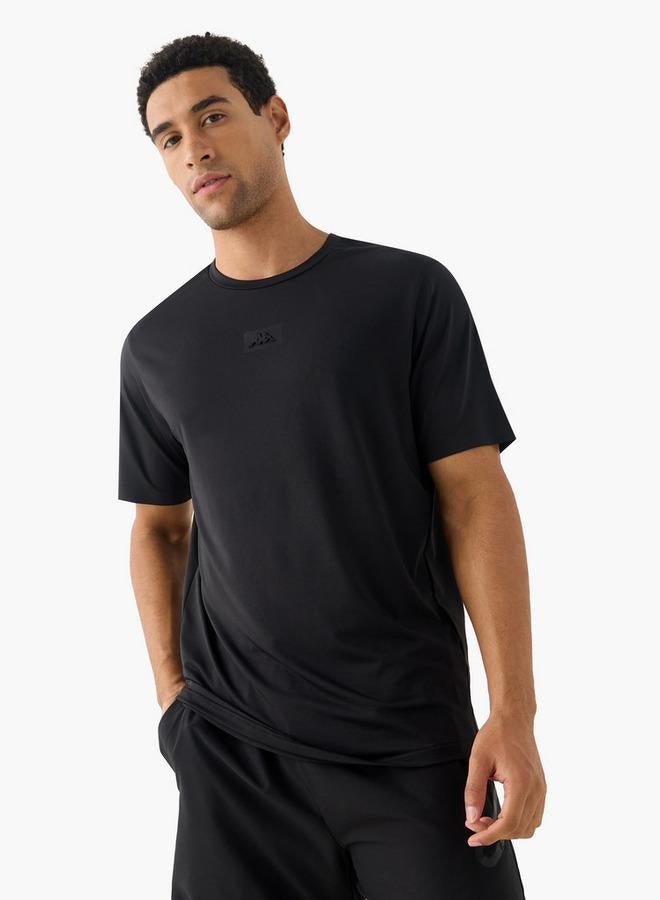 كابا تيشيرت كابا بياقة دائرية وتفاصيل شعار وأكمام قصيرة - Image 1