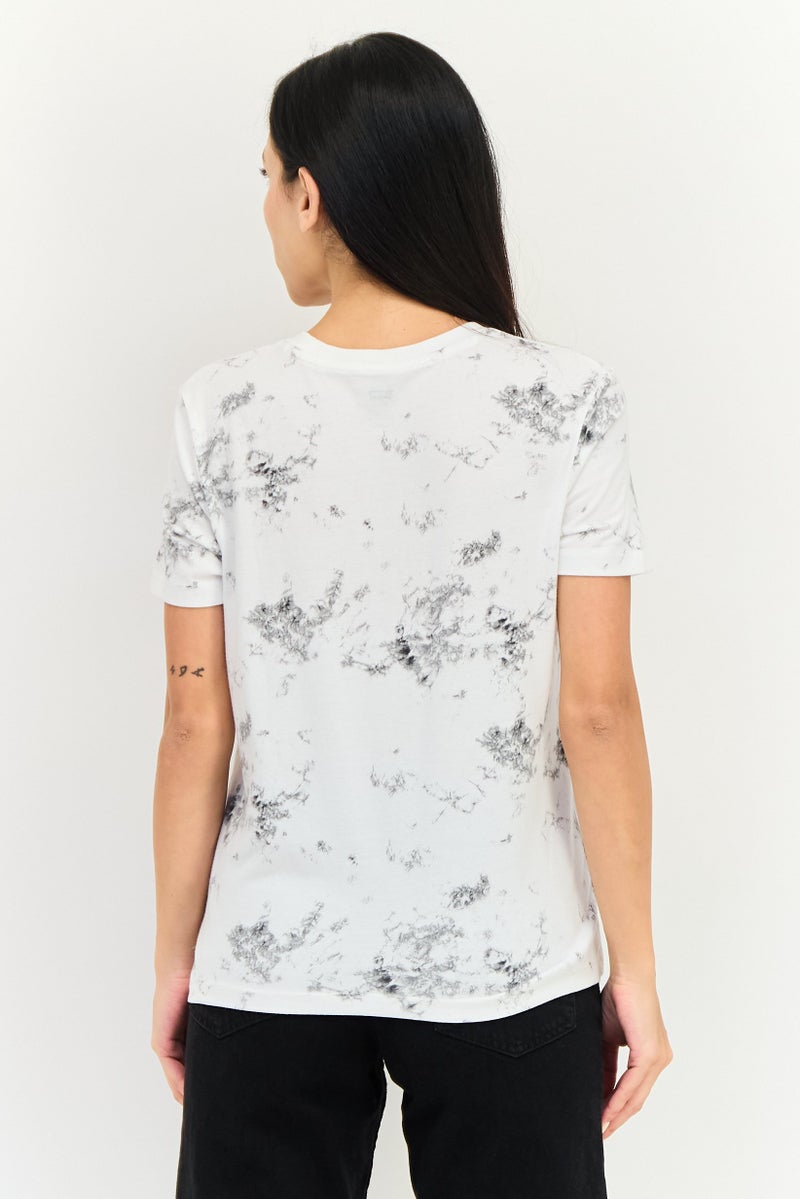 Levi's تي شيرت نسائي بياقة دائرية وأكمام قصيرة بشعار العلامة التجارية، متعدد الألوان - Image 4