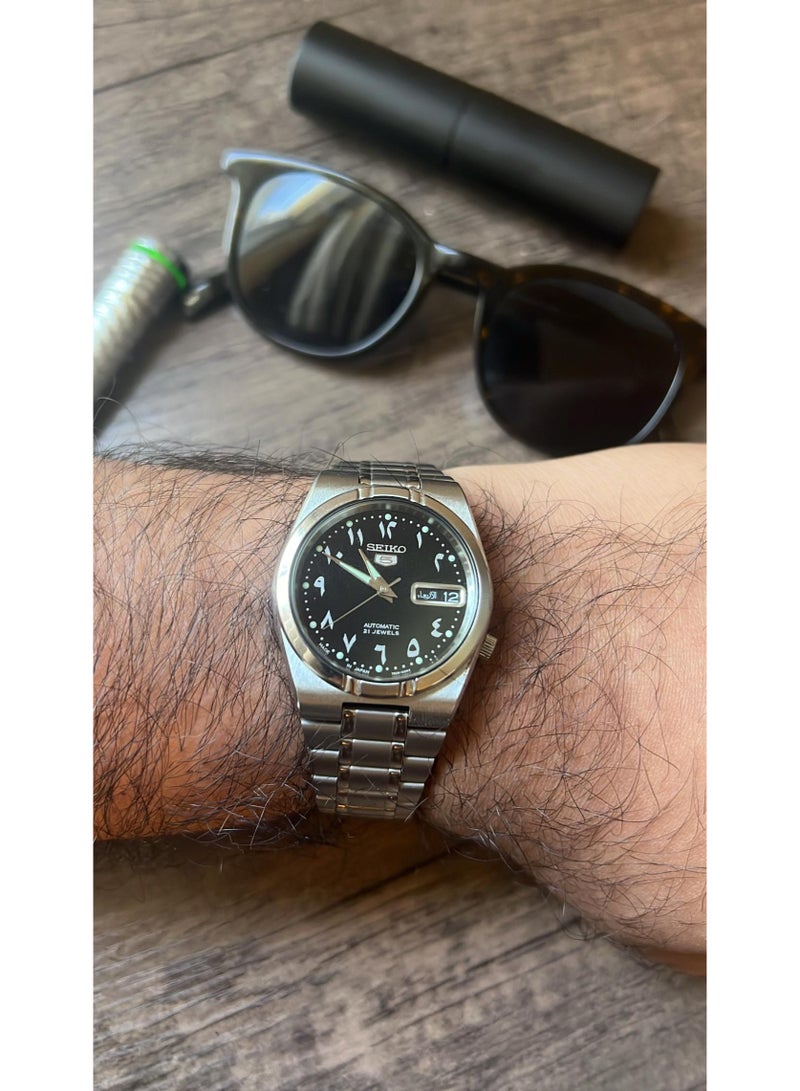 Seiko ساعة أوتوماتيكية عربية ذات قرص أسود من الفولاذ المقاوم للصدأ - SNK063J5 - Image 4