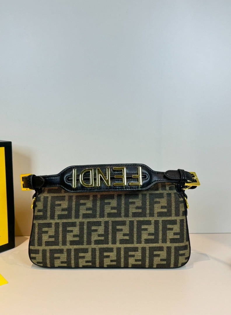 Baguette Leather Shoulder Bag Fendi - Image 4