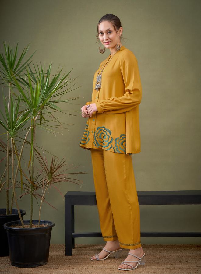 SASSAFRAS Embroidered Hem Shirt with Long Sleeves & Pants Co-Ord by Styli  - Image 3