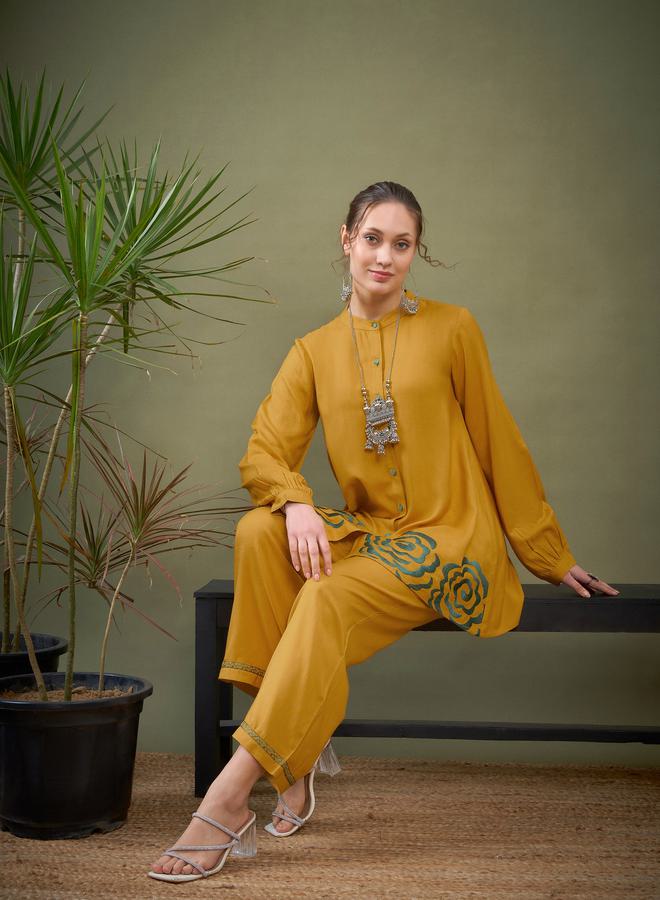 SASSAFRAS Embroidered Hem Shirt with Long Sleeves & Pants Co-Ord by Styli  - Image 2